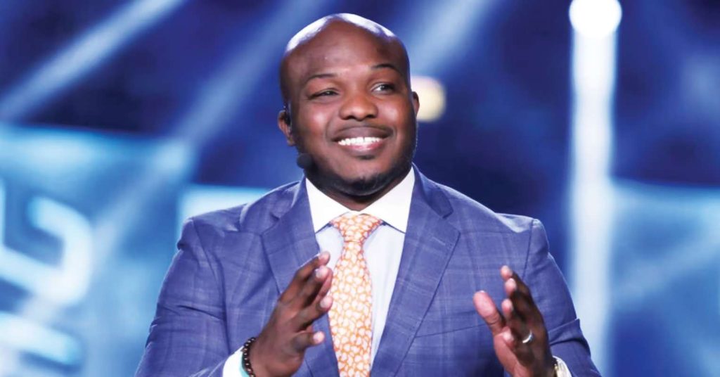 Tim Bradley Advises Two-Division Champ to Hang Up the Gloves Following Lackluster Bout